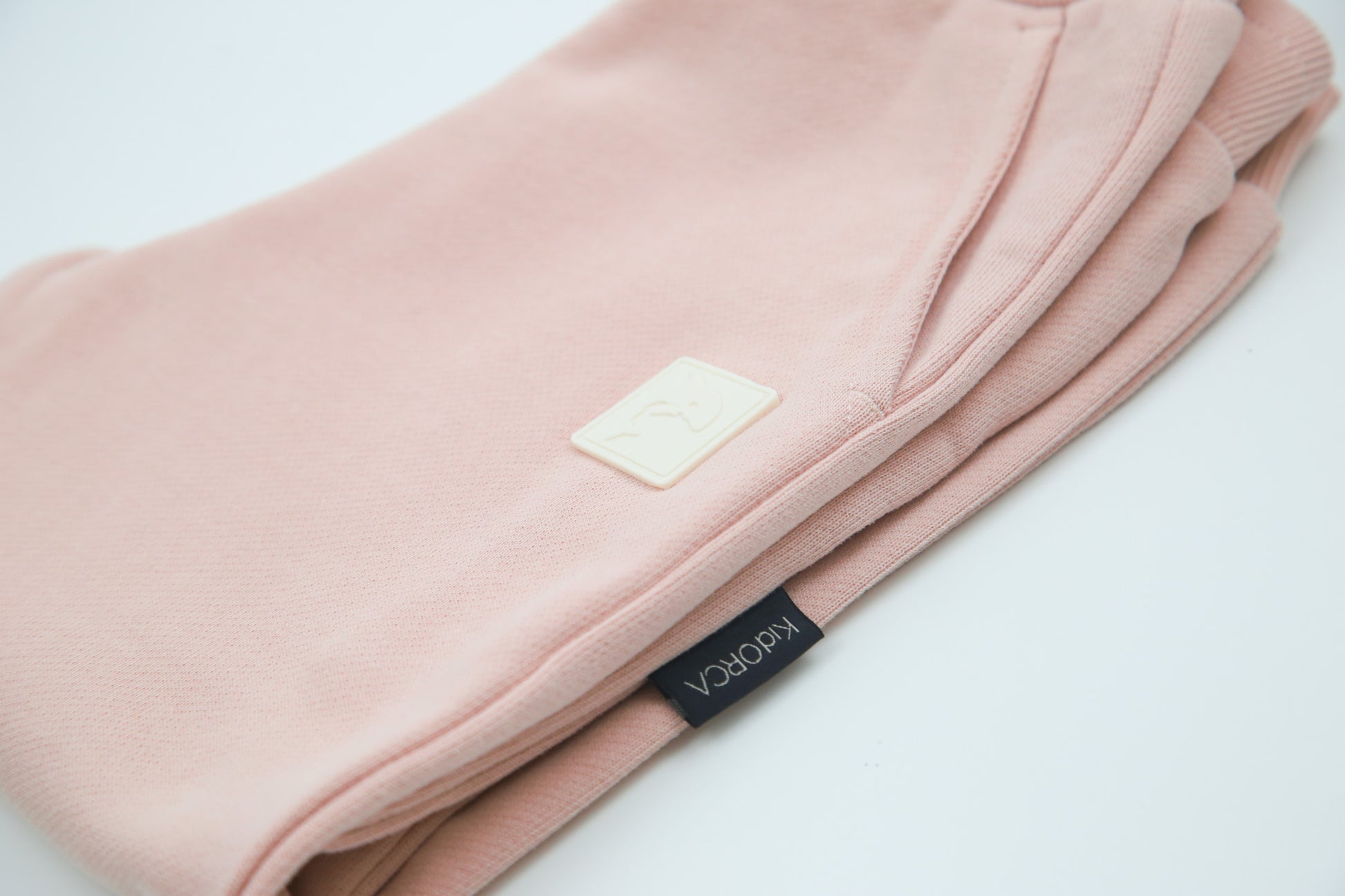 Rib cuff and side pocket detail on pale rose sweatpants – french terry kids