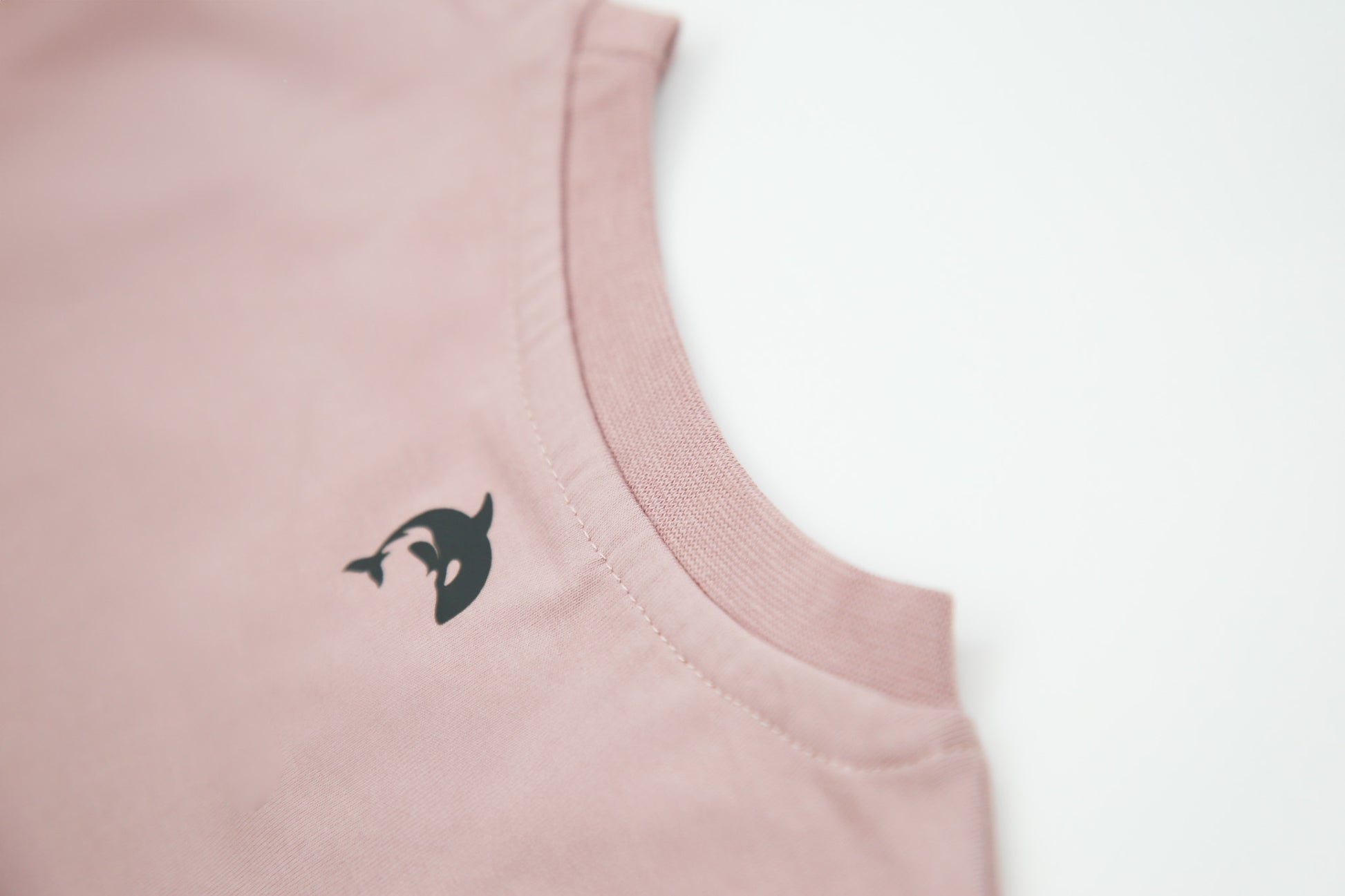 Close-up of organic cotton fabric texture – mauve kids tee