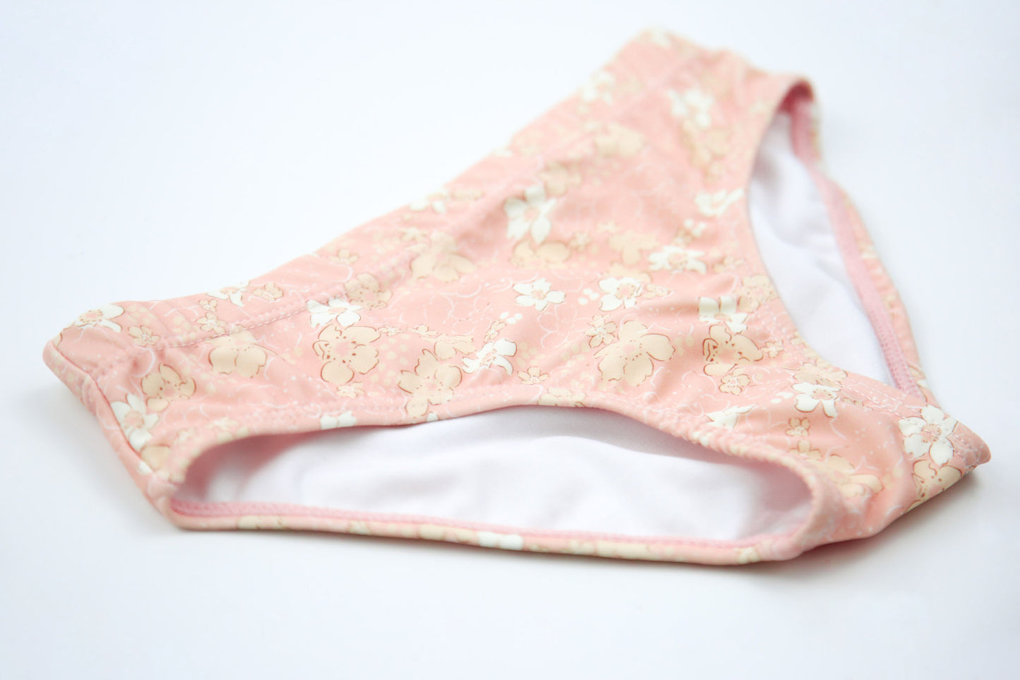 Close-up of quick-dry recycled fabric – Evangelina Tuscany swim bottom