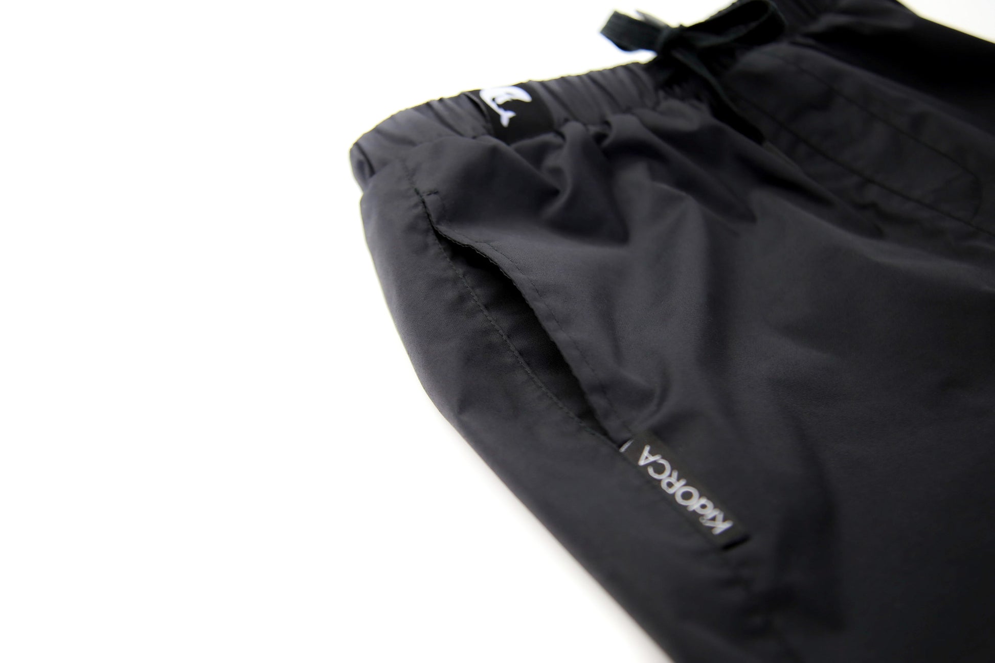 Elastic waistband detail – black insulated rain pants