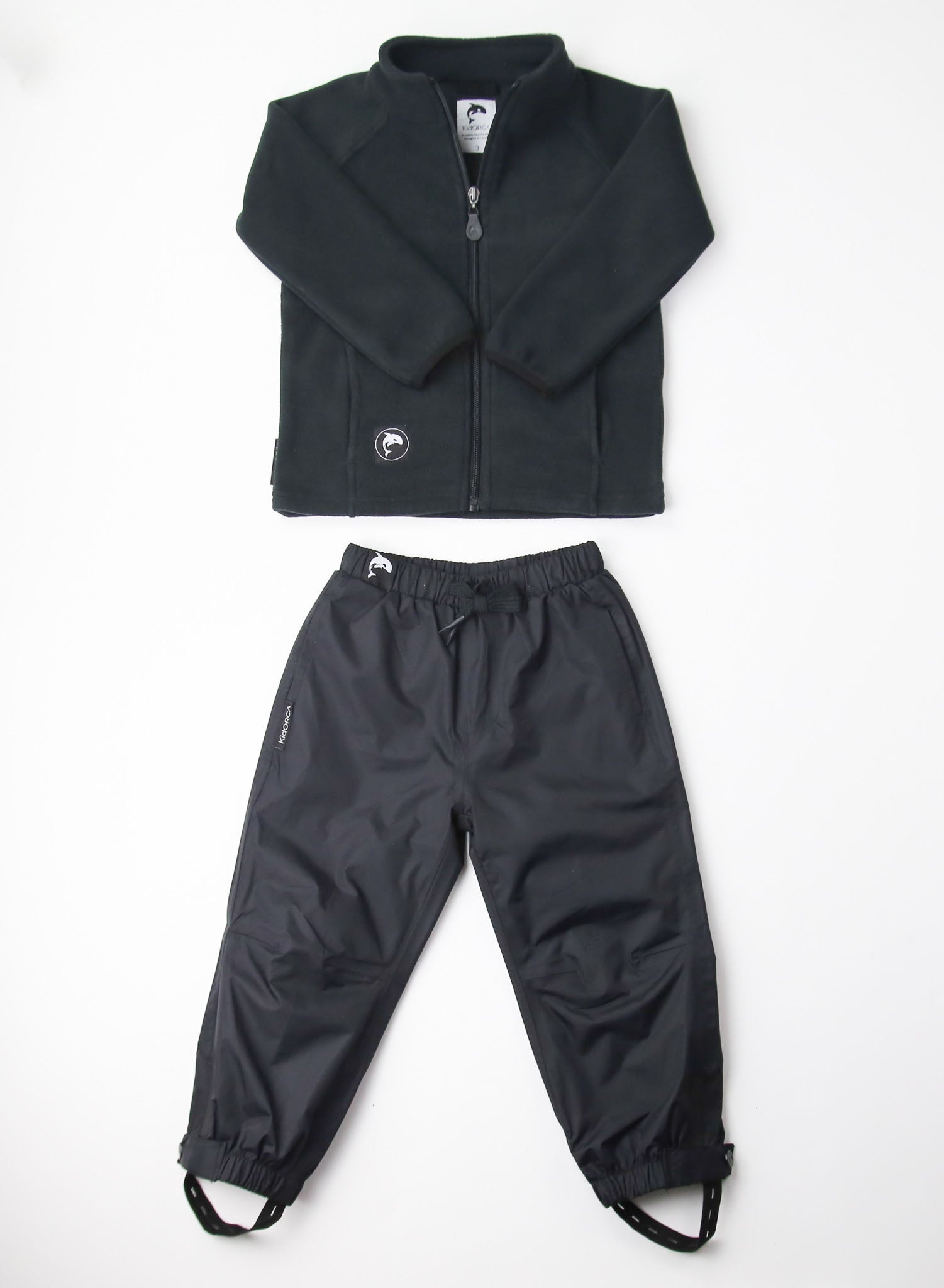 Kids black fleece jacket – front view