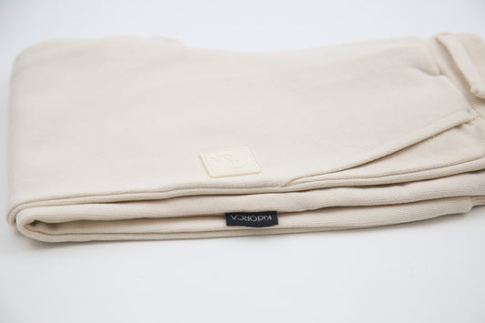 Close-up of french terry fabric and tapered fit – oat kids sweatpants