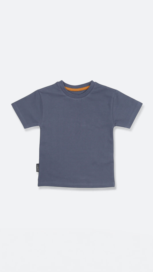 Organic cotton kids tee in fjord blue – front view