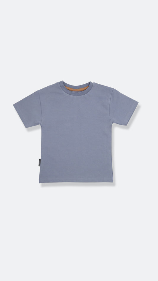 Organic cotton kids tee in flint gray color – front view