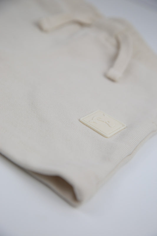 Close-up of french terry fabric and elastic waistband – oat kids shorts